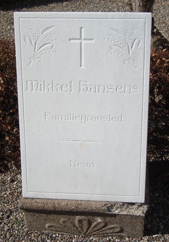 Mikkel Hansens familiegravsted.JPG